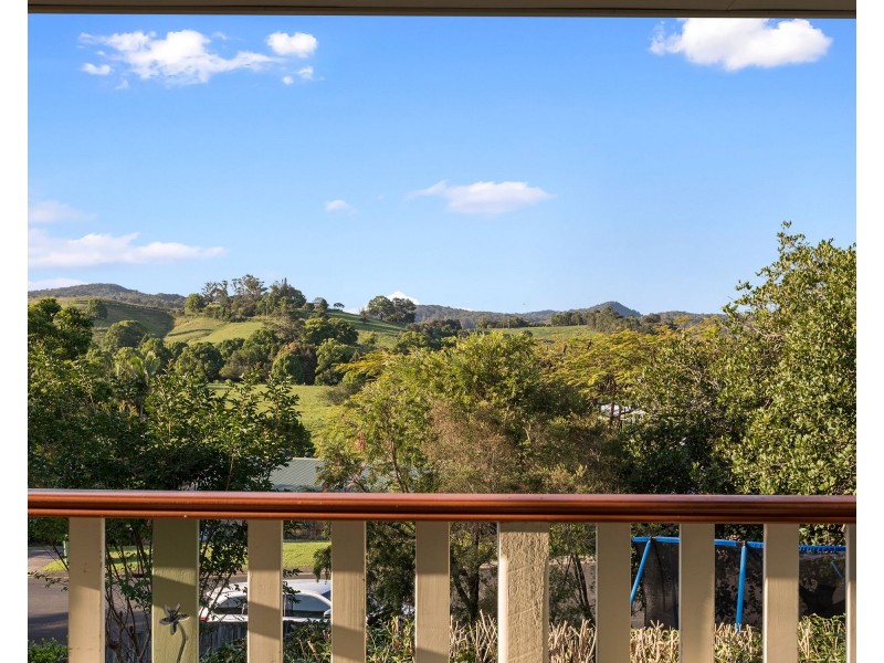8 Yvonne Street, Nambour QLD 4560