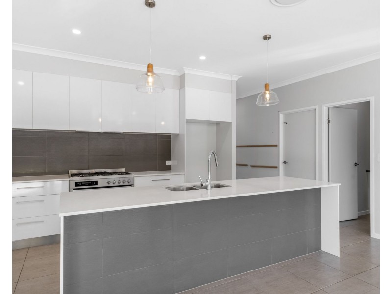 1 Altitude Drive, Burnside QLD 4560