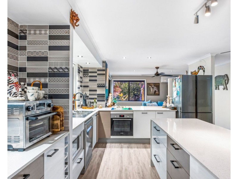 28 Greenhaven Close, Burnside QLD 4560