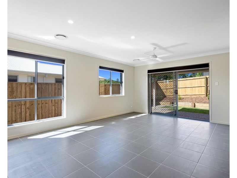 2/11 Willowood Crescent, Nambour QLD 4560
