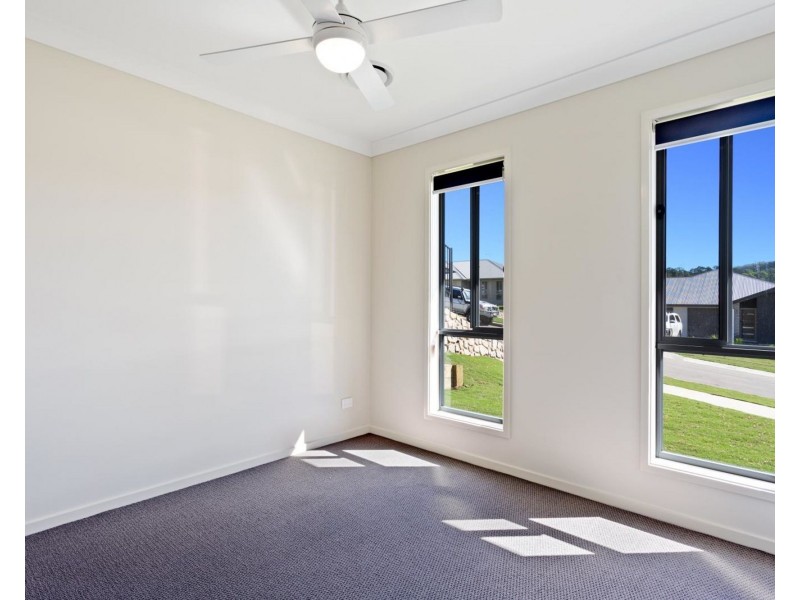 2/11 Willowood Crescent, Nambour QLD 4560