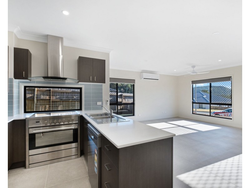 1/13 Jeanette Avenue, Nambour QLD 4560