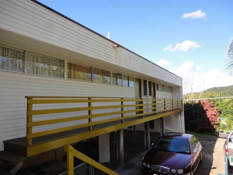 Unit 2/4 Bradley Street, Nambour QLD 4560