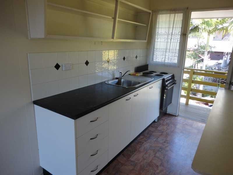 Unit 2/4 Bradley Street, Nambour QLD 4560