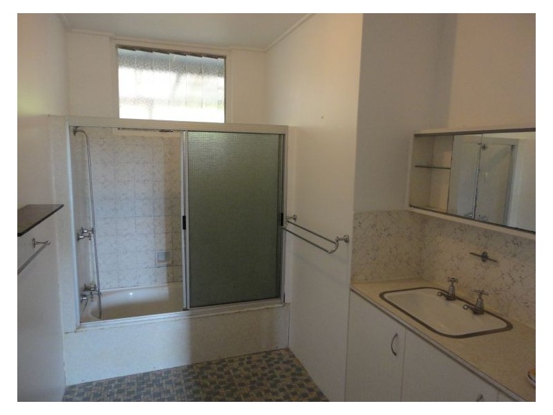 16 Petrie Creek Road, Nambour QLD 4560