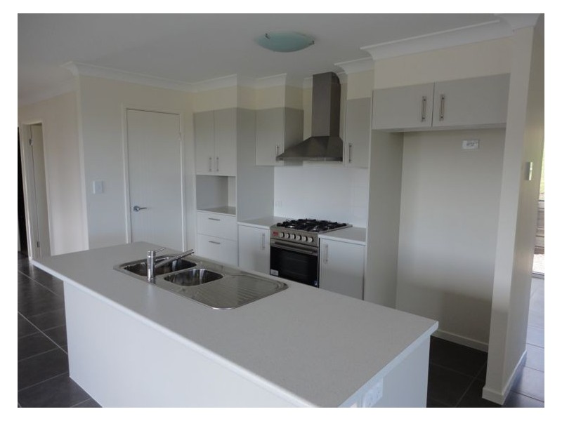 4 Moss Day Place, Burnside QLD 4560