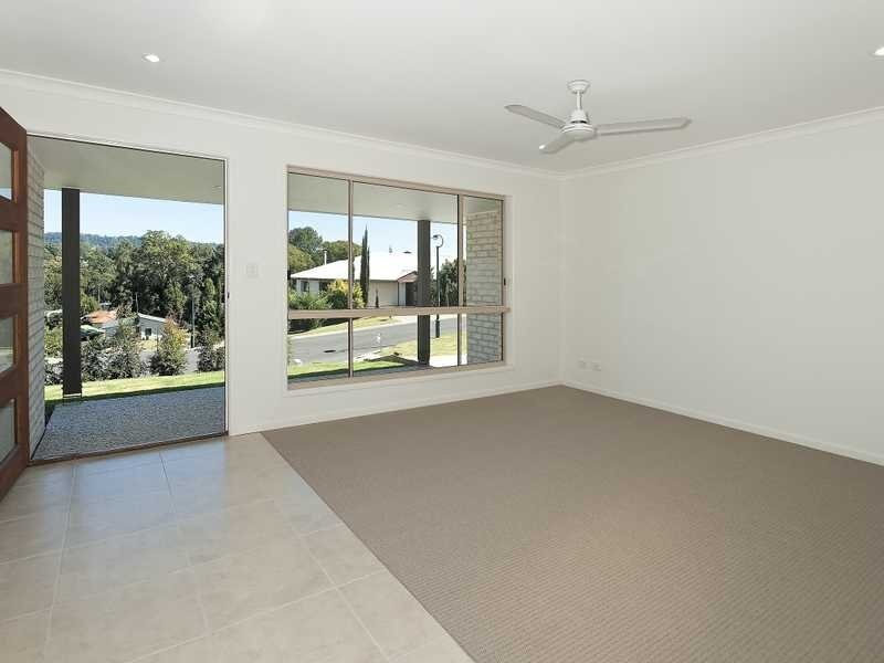 7 Killarney Crescent, Nambour QLD 4560