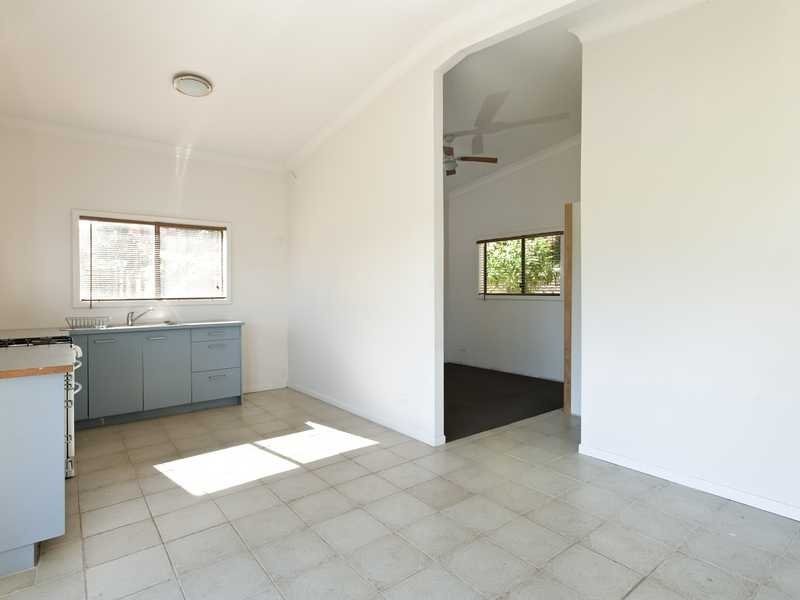 99 English Road, Kiamba QLD 4560