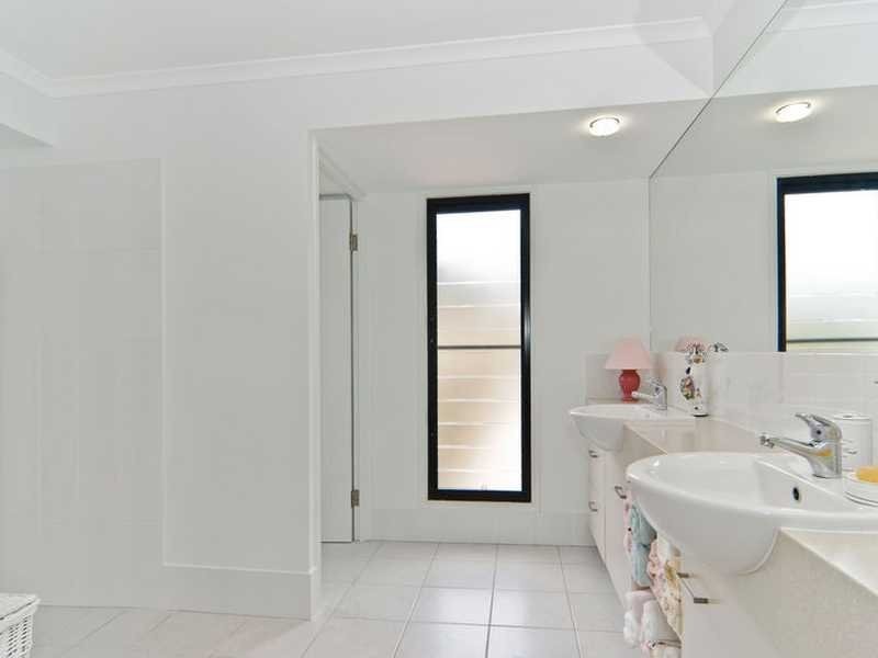 8 Shelly Court, Nambour QLD 4560