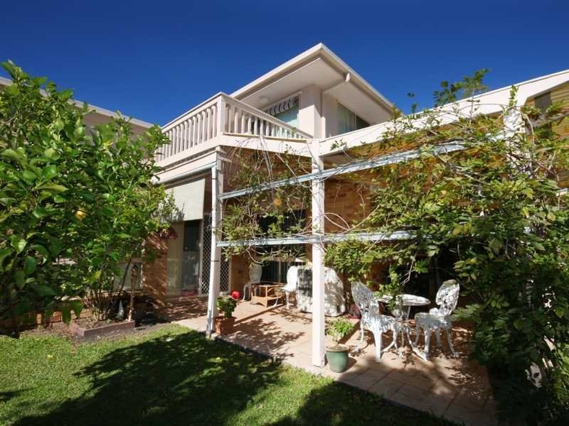 2 Albatross Avenue, Nambour QLD 4560