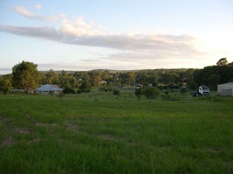 18 Devon Court Road, Crows Nest QLD 4355