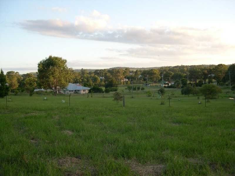 18 Devon Court Road, Crows Nest QLD 4355