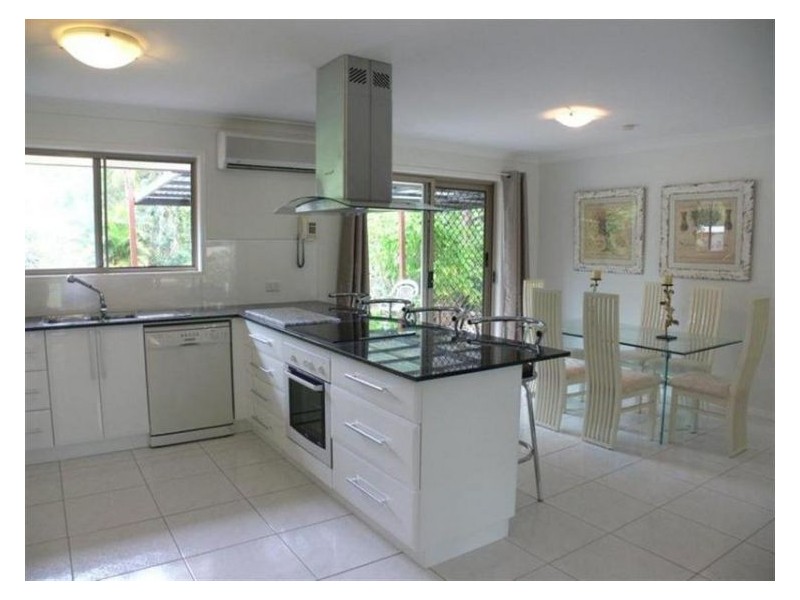 10 Allan Avenue, Glass House Mountains QLD 4518