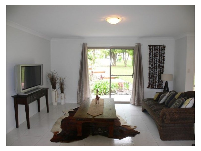 10 Allan Avenue, Glass House Mountains QLD 4518