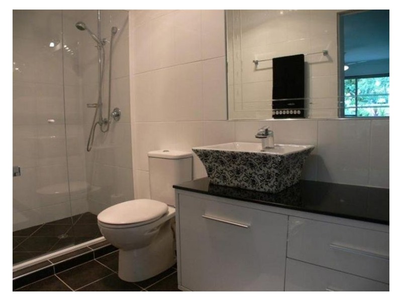 10 Allan Avenue, Glass House Mountains QLD 4518
