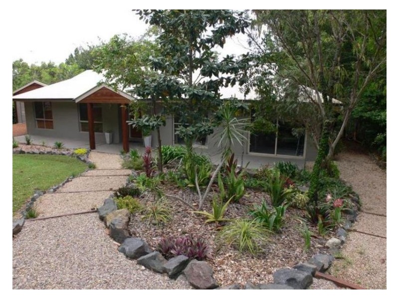 10 Allan Avenue, Glass House Mountains QLD 4518