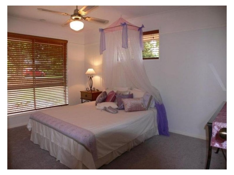 10 Allan Avenue, Glass House Mountains QLD 4518