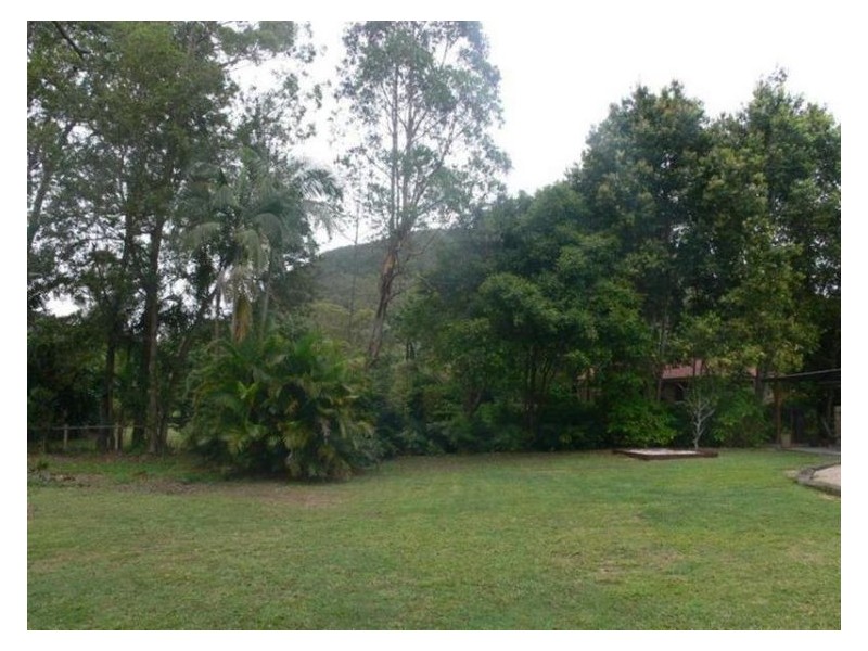 10 Allan Avenue, Glass House Mountains QLD 4518