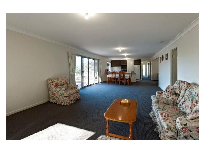 16 Tuckers Creek Drive, Nambour QLD 4560