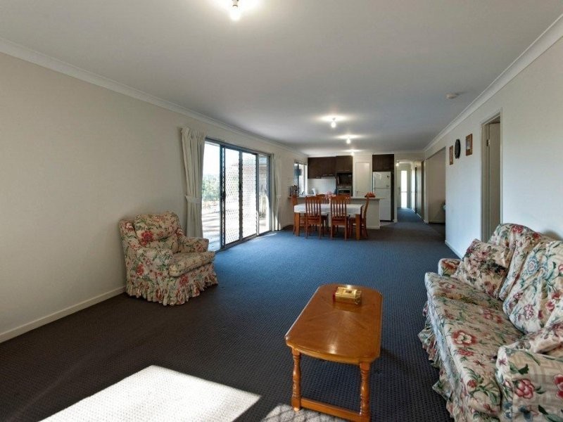 16 Tuckers Creek Drive, Nambour QLD 4560