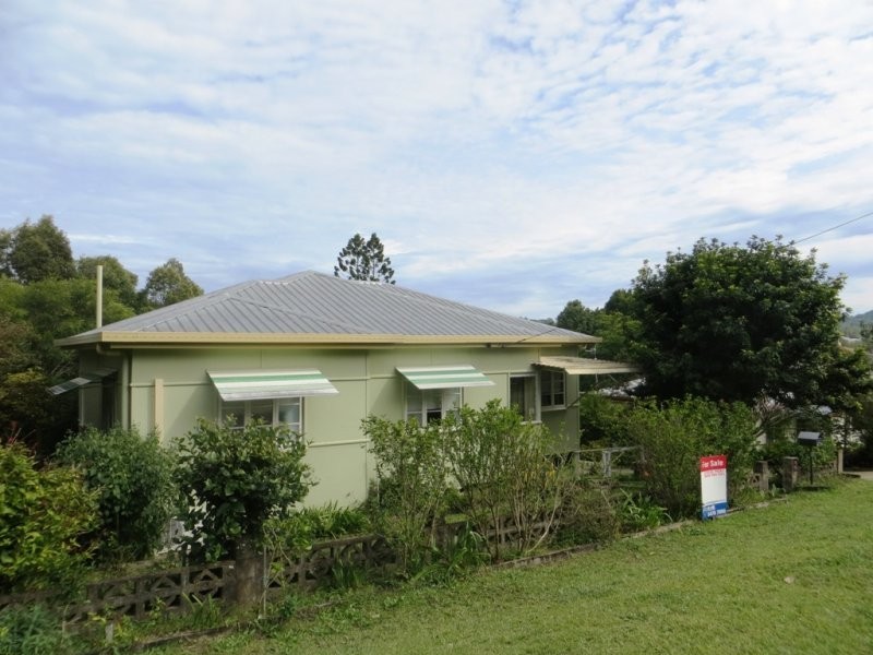 15 Mount Pleasant Road, Nambour QLD 4560
