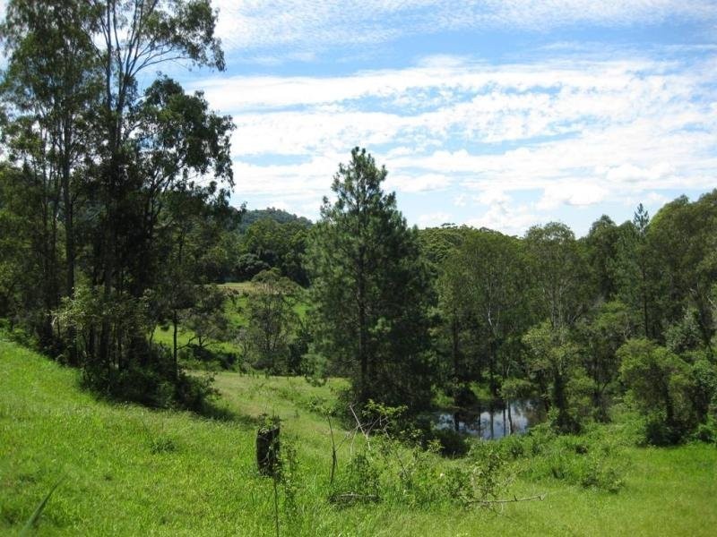 4 Simons Road, Towen Mountain QLD 4560