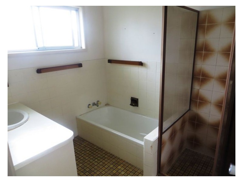 21 Pease Blossom Street, Coes Creek QLD 4560