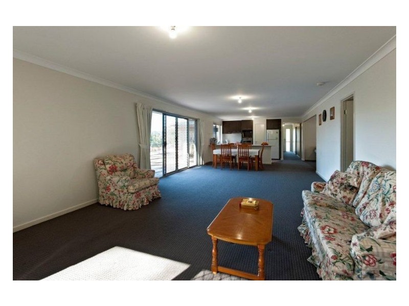 16 Tuckers Creek Drive, Nambour QLD 4560