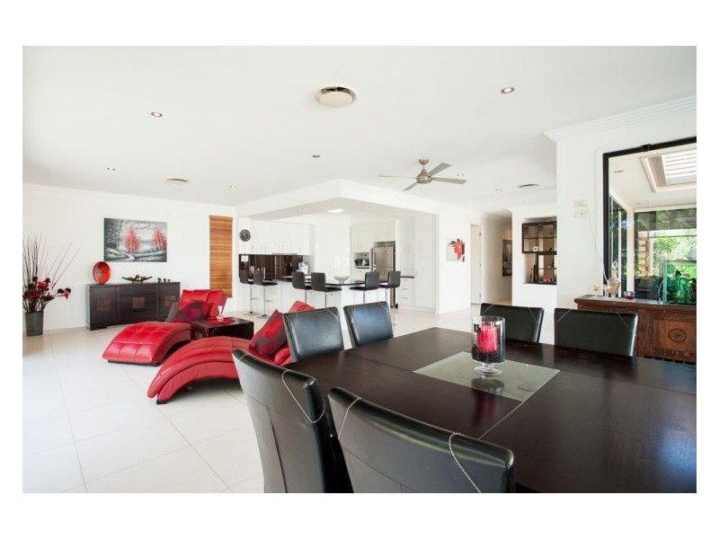 14 Veerings Crescent, Twin Waters QLD 4564