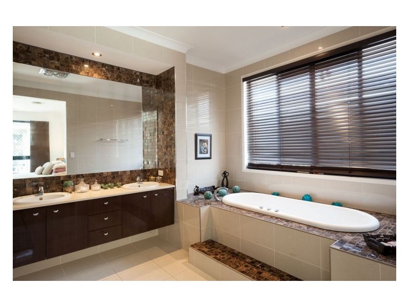 14 Veerings Crescent, Twin Waters QLD 4564