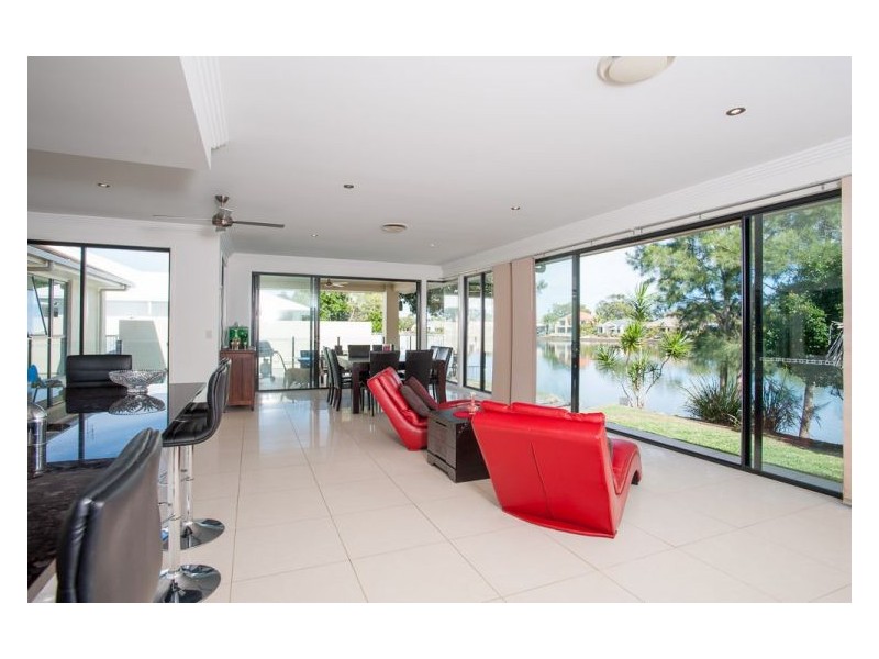 14 Veerings Crescent, Twin Waters QLD 4564