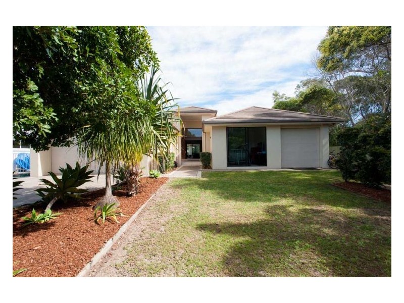14 Veerings Crescent, Twin Waters QLD 4564