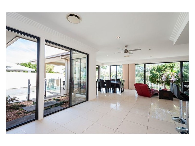 14 Veerings Crescent, Twin Waters QLD 4564