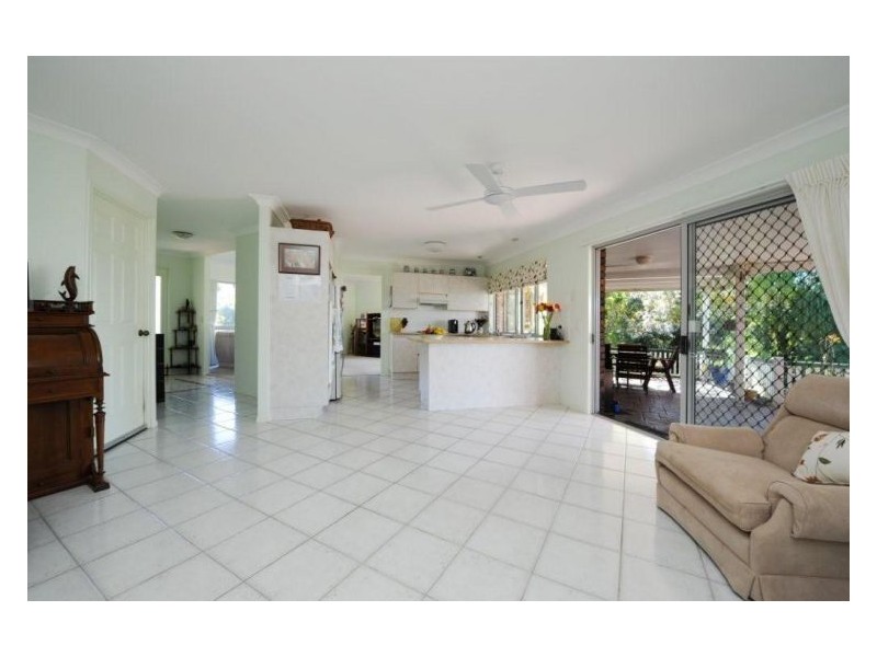 1 Albatross Avenue, Nambour QLD 4560