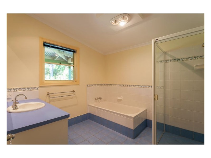 1 Elaine Close, Kureelpa QLD 4560