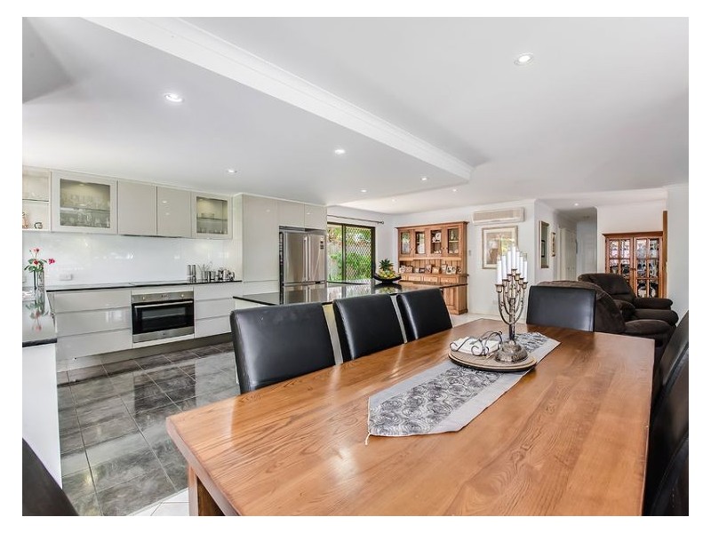 38 Greenhaven Close, Burnside QLD 4560