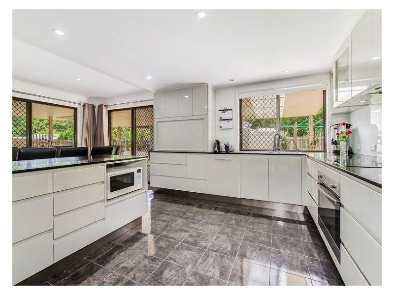 38 Greenhaven Close, Burnside QLD 4560