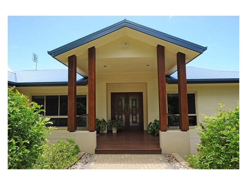 5 Paradise Place, Nambour QLD 4560