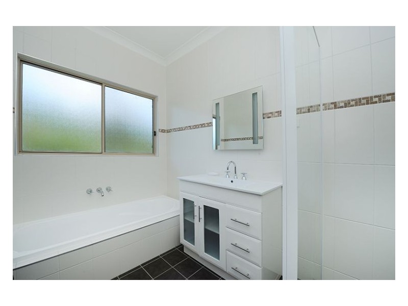 5 Paradise Place, Nambour QLD 4560