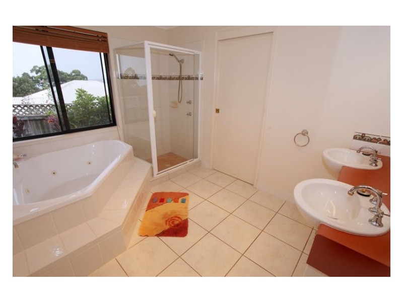 17 Albatross Avenue, Nambour QLD 4560