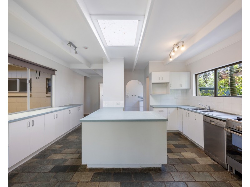 10 Weyba Street, Sunshine Beach QLD 4567