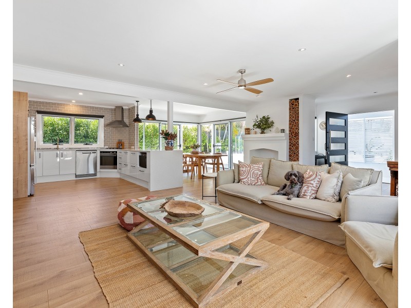 36 Dame Patti Drive, Sunrise Beach QLD 4567
