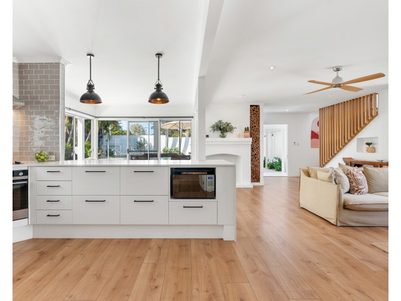 36 Dame Patti Drive, Sunrise Beach QLD 4567