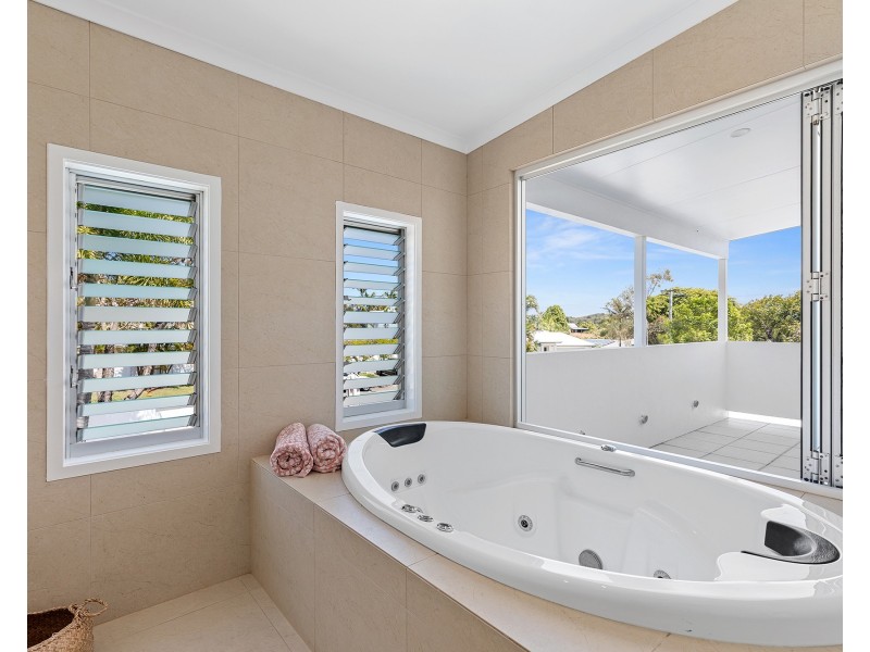 36 Dame Patti Drive, Sunrise Beach QLD 4567