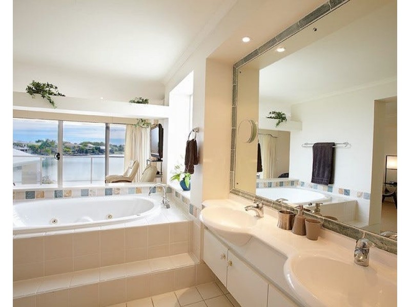 67 Shorehaven Drive, Noosaville QLD 4566