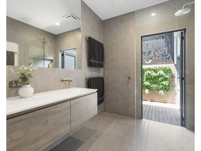 14 Liberty Place, Sunrise Beach QLD 4567