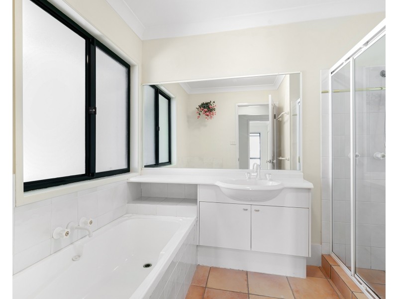 11 Raven Way, Noosaville QLD 4566