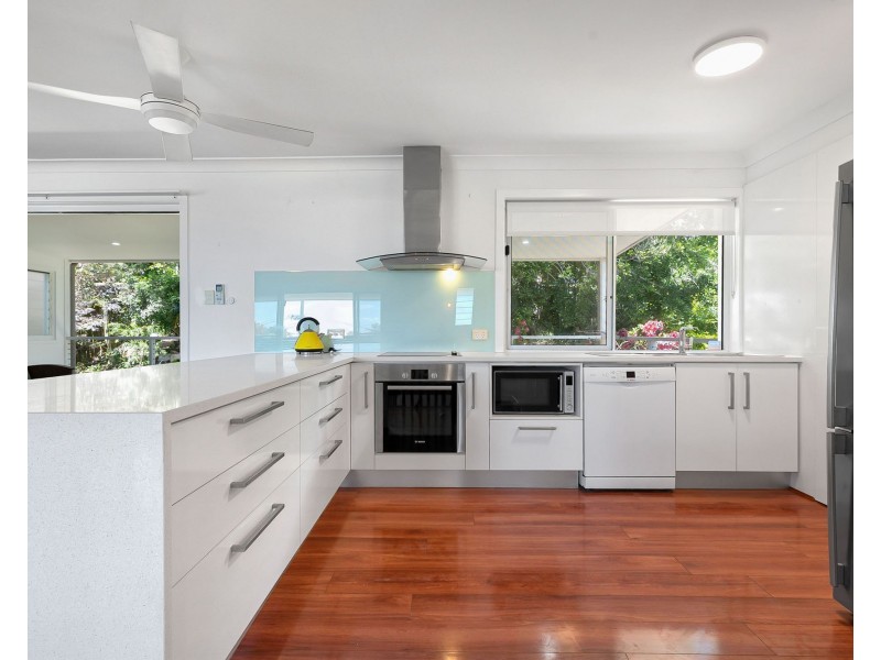 18 Orient Dve, Sunrise Beach QLD 4567