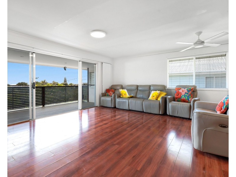 18 Orient Dve, Sunrise Beach QLD 4567