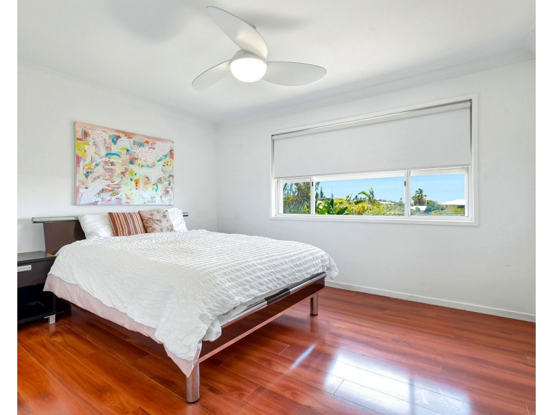 18 Orient Dve, Sunrise Beach QLD 4567